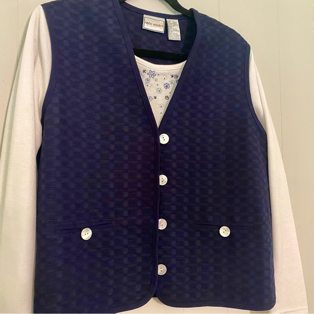 NWT Coastal Grandma Quilted Blue Vest Attached Embroidered Top MOP Buttons‎ Med